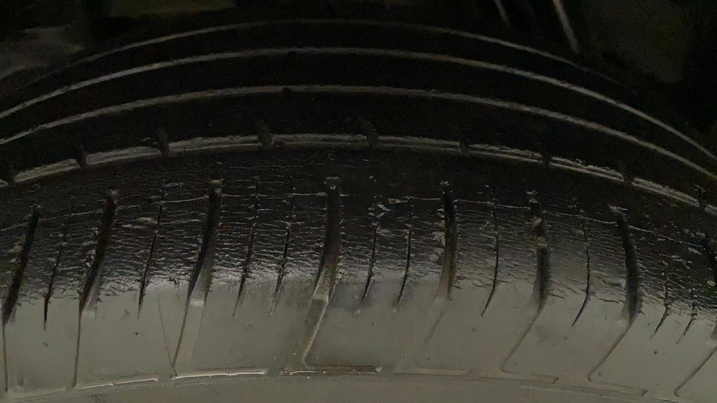 2019 Renault Duster RXS OPT CVT, Petrol, Automatic, 26,958 km, Right Front Tyre Tread