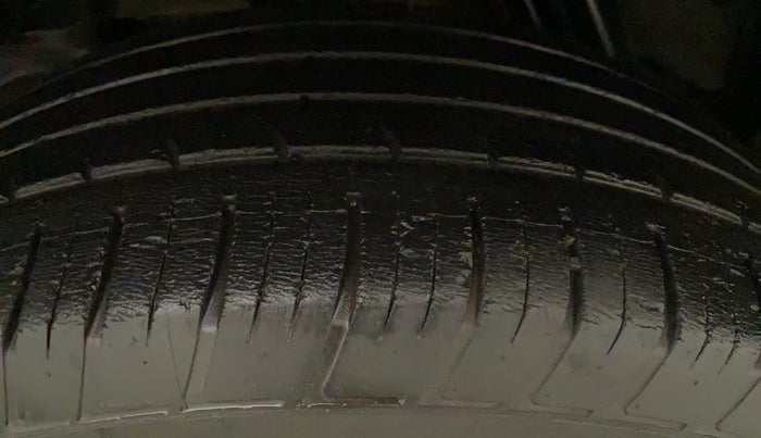 2019 Renault Duster RXS OPT CVT, Petrol, Automatic, 26,958 km, Right Front Tyre Tread