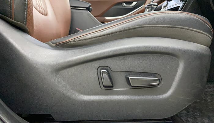 2022 Hyundai ALCAZAR PLATINUM(O) 6STR 1.5 AT, Diesel, Automatic, 78,426 km, Driver Side Adjustment Panel