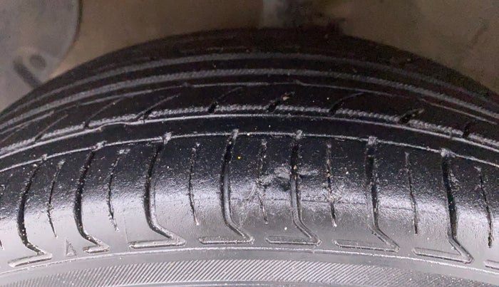 2014 Hyundai Grand i10 ASTA 1.2 AT VTVT, Petrol, Automatic, 76,393 km, Left Front Tyre Tread