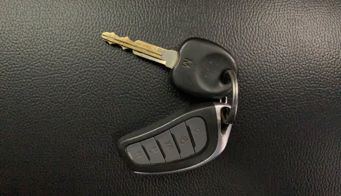 2019 Hyundai NEW SANTRO MAGNA, Petrol, Manual, 1,22,723 km, Key Close Up