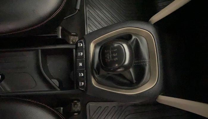 2019 Hyundai NEW SANTRO MAGNA, Petrol, Manual, 1,22,723 km, Gear Lever