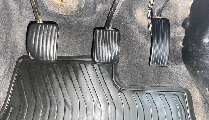 2019 Hyundai NEW SANTRO MAGNA, Petrol, Manual, 1,22,723 km, Pedals