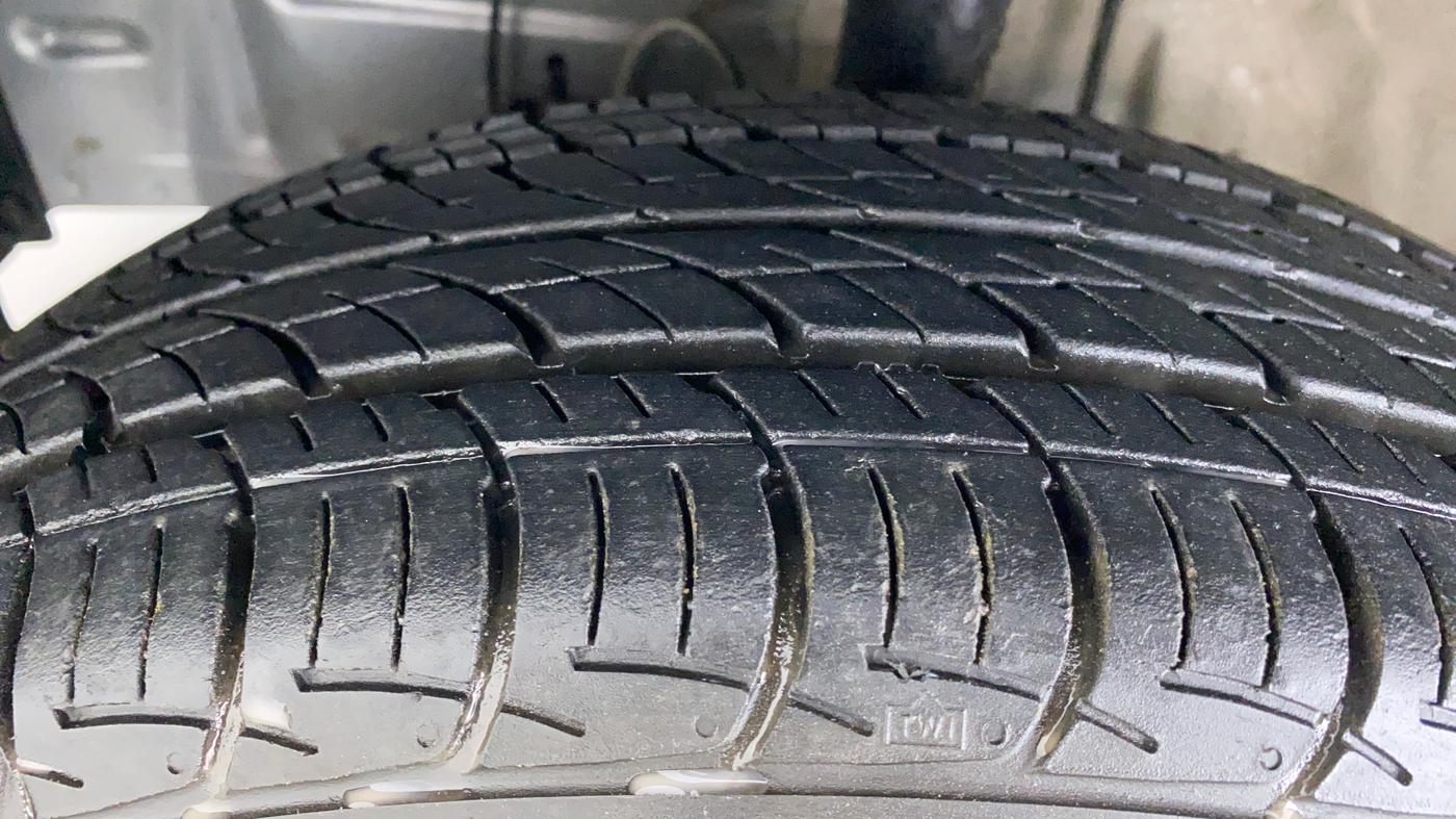 2019 Toyota Etios Liva V, Petrol, Manual, 31,719 km, Left Front Tyre Tread
