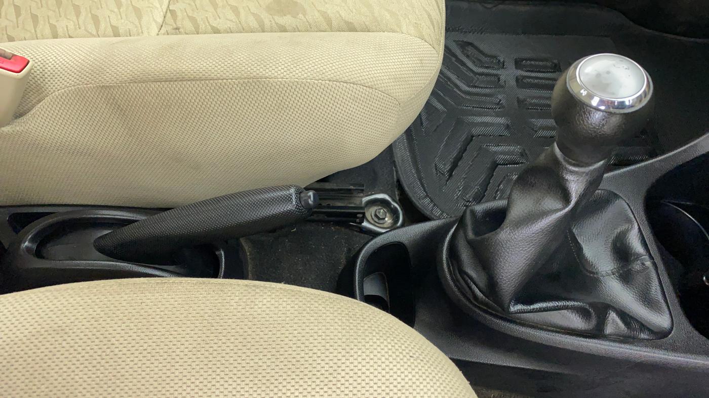 2019 Toyota Etios Liva V, Petrol, Manual, 31,719 km, Gear Lever