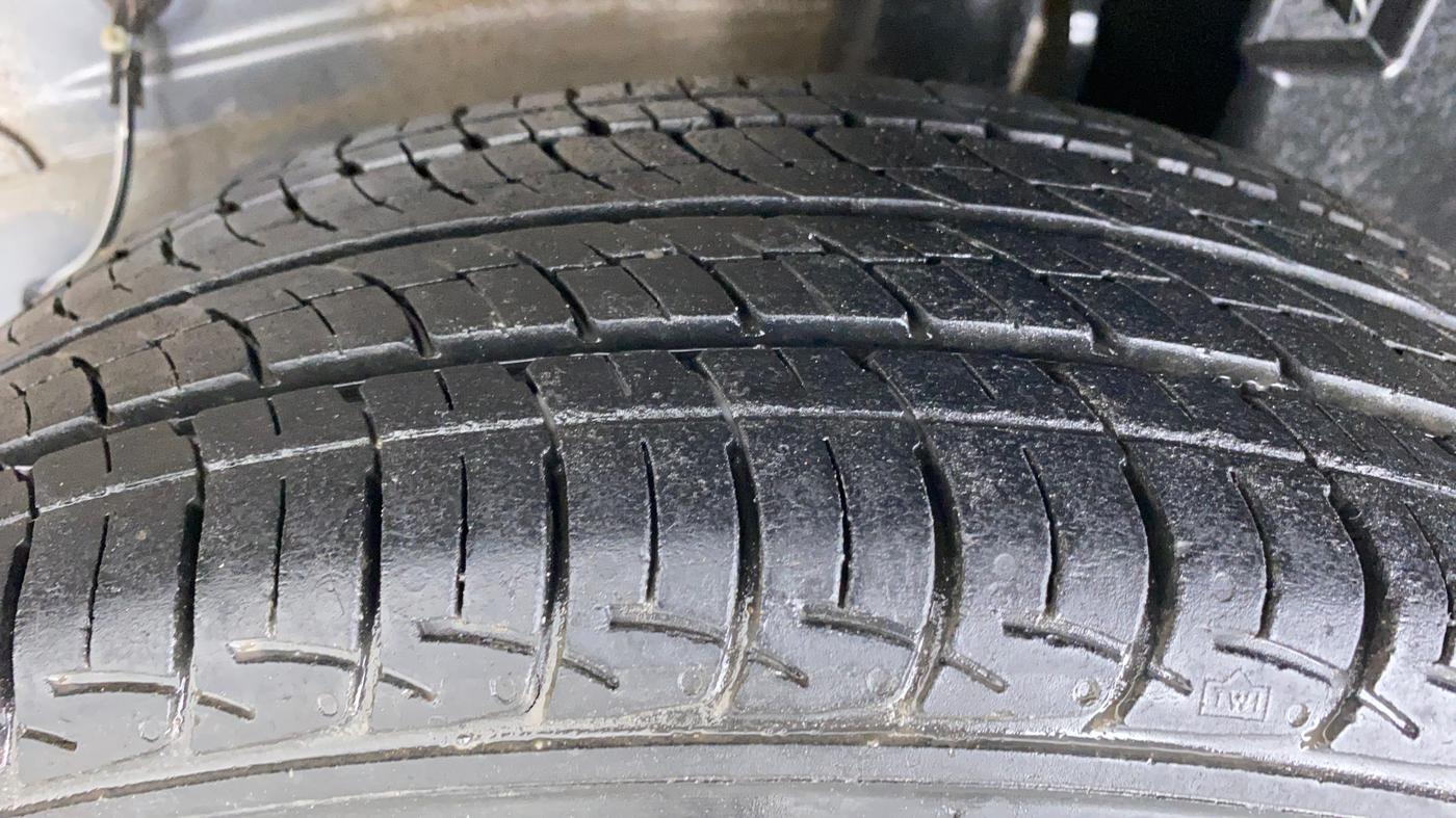 2019 Toyota Etios Liva V, Petrol, Manual, 31,719 km, Left Rear Tyre Tread