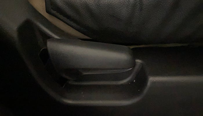 2018 Maruti Wagon R 1.0 LXI CNG, CNG, Manual, 68,053 km, Driver Side Adjustment Panel