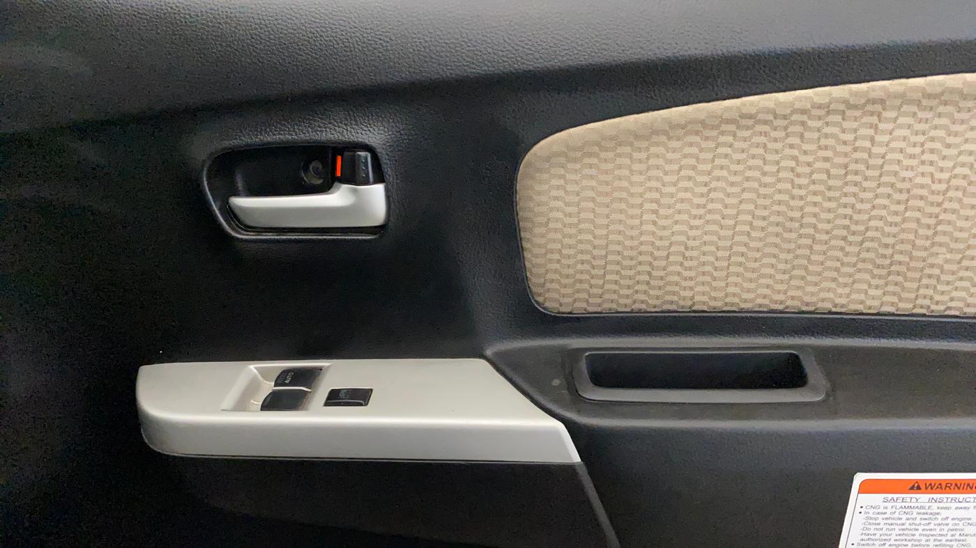 2018 Maruti Wagon R 1.0 LXI CNG, CNG, Manual, 68,053 km, Driver Side Door Panels Control