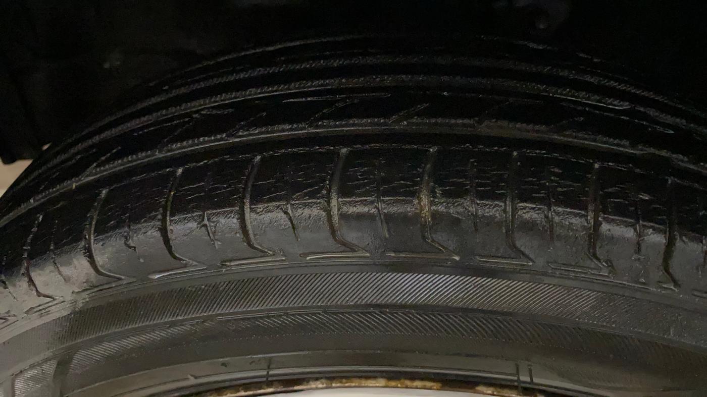 2018 Maruti Wagon R 1.0 LXI CNG, CNG, Manual, 68,053 km, Left Front Tyre Tread