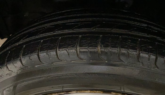 2018 Maruti Wagon R 1.0 LXI CNG, CNG, Manual, 68,053 km, Left Front Tyre Tread