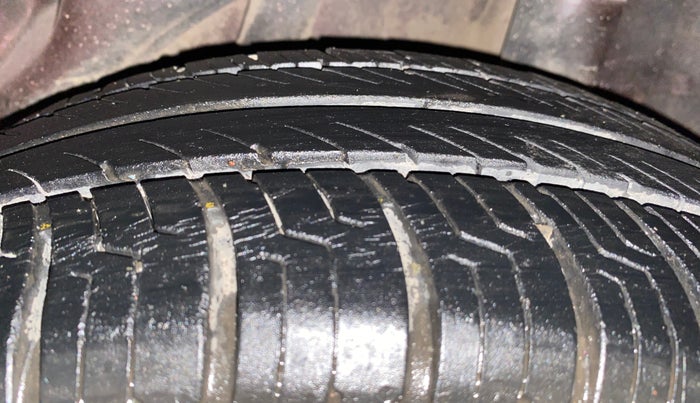 2014 Honda Amaze 1.2L I-VTEC VX, Petrol, Manual, 49,782 km, Left Rear Tyre Tread