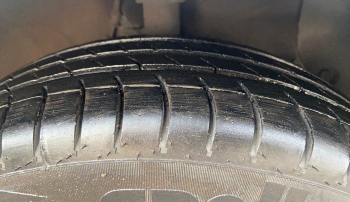 2017 Hyundai Grand i10 MAGNA AT 1.2 KAPPA VTVT, Petrol, Automatic, 53,296 km, Right Front Tyre Tread
