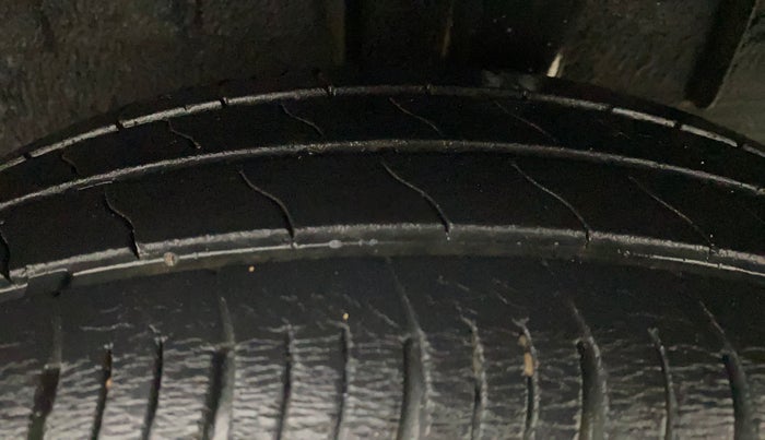 2020 Renault TRIBER RXZ AMT, Petrol, Automatic, 20,552 km, Left Rear Tyre Tread