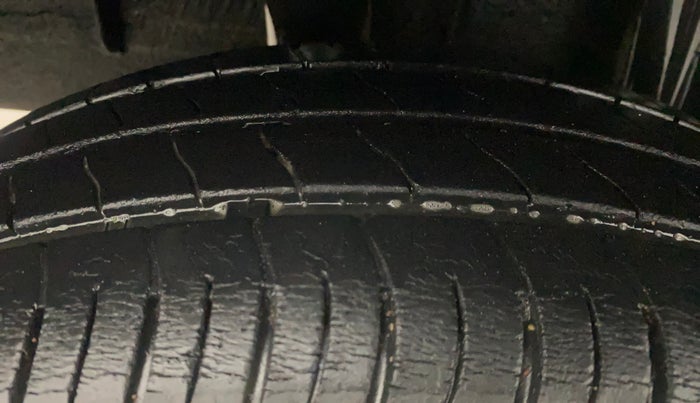 2020 Renault TRIBER RXZ AMT, Petrol, Automatic, 20,552 km, Right Rear Tyre Tread