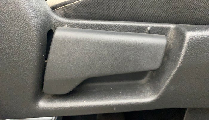 2020 Renault TRIBER RXZ AMT, Petrol, Automatic, 20,552 km, Driver Side Adjustment Panel