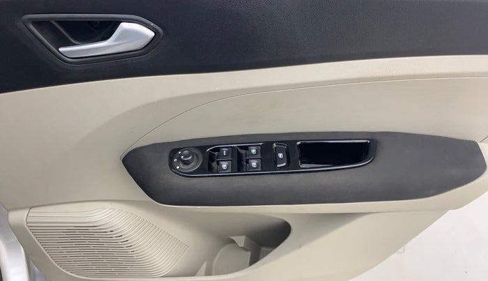 2020 Renault TRIBER RXZ AMT, Petrol, Automatic, 20,552 km, Driver Side Door Panels Control