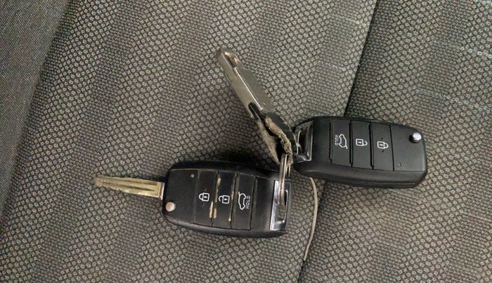 2021 KIA SONET HTK 1.2, Petrol, Manual, 59,028 km, Key Close Up