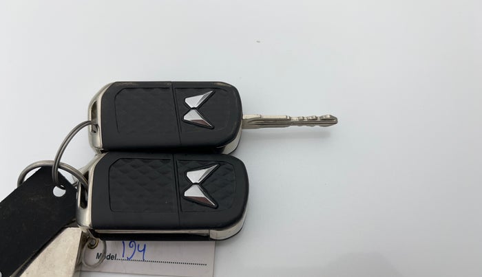 2024 Mahindra XUV 3XO MX2 Pro 1.2 L TCMPFI AT, Petrol, Automatic, 11,056 km, Key Close Up