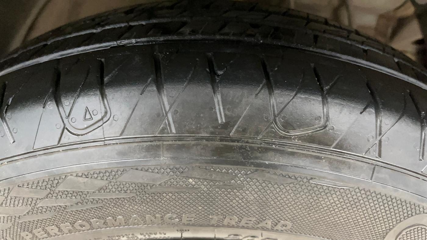2024 Mahindra XUV 3XO MX2 Pro 1.2 L TCMPFI AT, Petrol, Automatic, 11,056 km, Right Front Tyre Tread