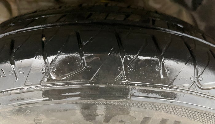 2024 Mahindra XUV 3XO MX2 Pro 1.2 L TCMPFI AT, Petrol, Automatic, 11,056 km, Left Front Tyre Tread