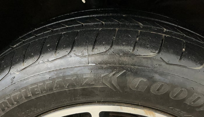 2018 Maruti Baleno DELTA PETROL 1.2, Petrol, Manual, 51,451 km, Right Front Tyre Tread