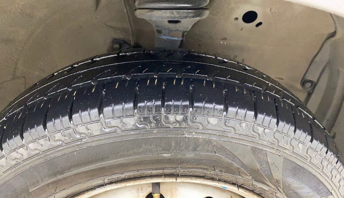 2015 Maruti Wagon R 1.0 LXI, Petrol, Manual, 57,629 km, Right Front Tyre Tread