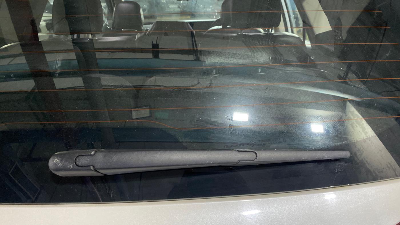 2022 Mahindra XUV700 AX 5 P MT 7 STR (E), Petrol, Manual, 14,076 km, Rear Wiper