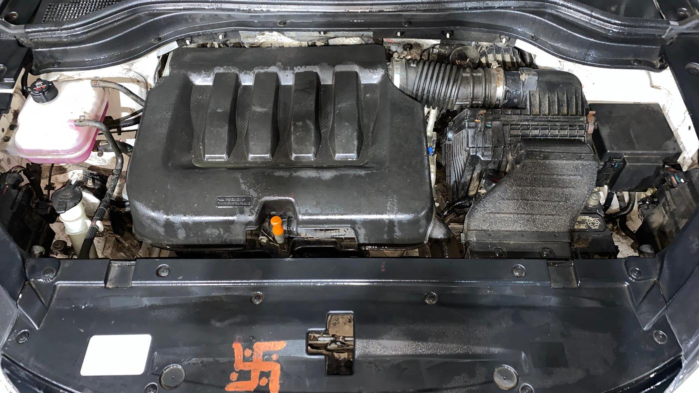 2022 Mahindra XUV700 AX 5 P MT 7 STR (E), Petrol, Manual, 14,076 km, Engine View