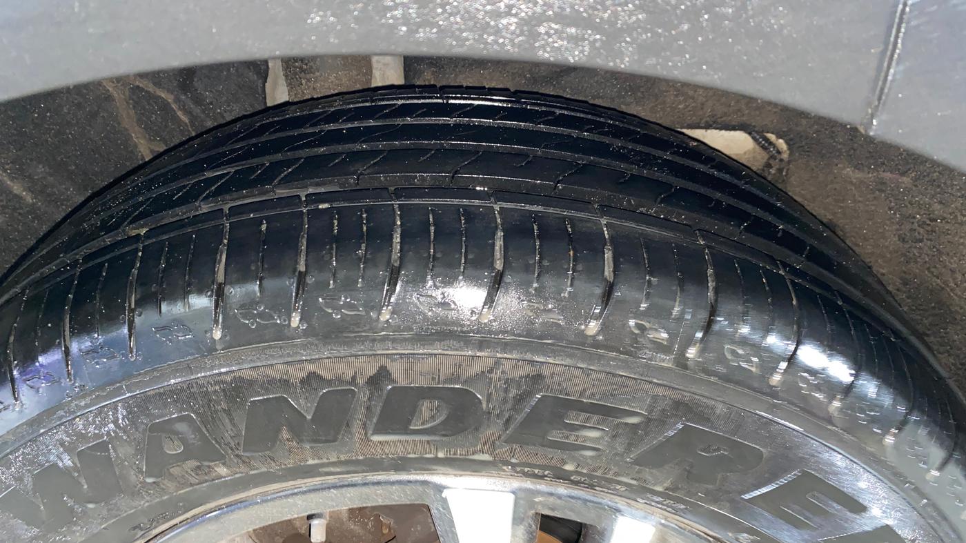 2022 Mahindra XUV700 AX 5 P MT 7 STR (E), Petrol, Manual, 14,076 km, Right Rear Tyre Tread