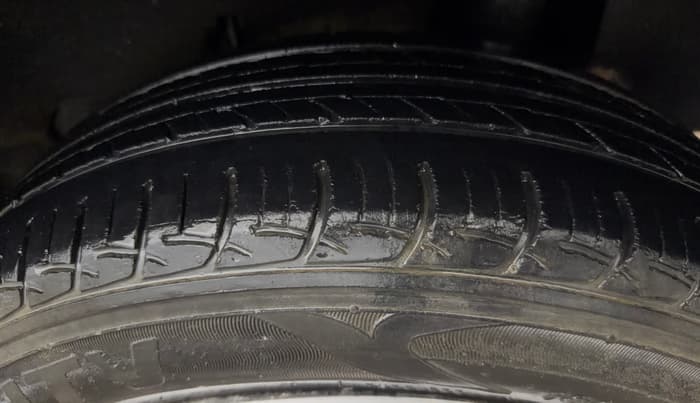 2017 Maruti Baleno DELTA PETROL 1.2, Petrol, Manual, 1,13,029 km, Left Rear Tyre Tread