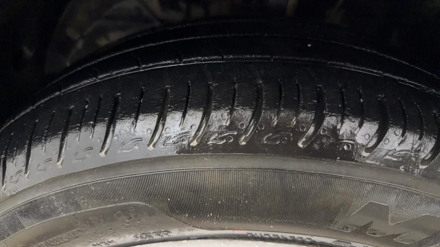 2017 Maruti Baleno DELTA PETROL 1.2, Petrol, Manual, 1,13,029 km, Left Front Tyre Tread
