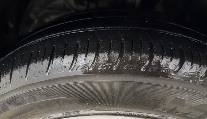 2017 Maruti Baleno DELTA PETROL 1.2, Petrol, Manual, 1,13,029 km, Left Front Tyre Tread