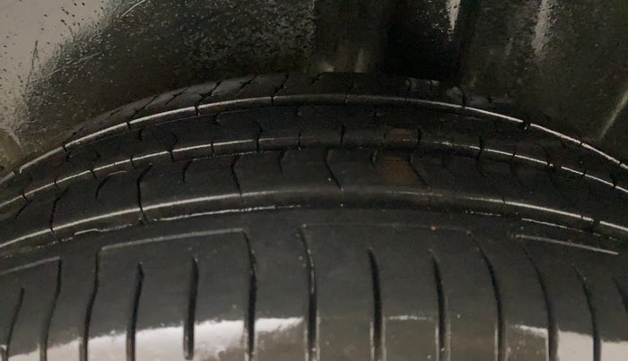 2015 Volkswagen Polo HIGHLINE1.2L, Petrol, Manual, 60,926 km, Left Rear Tyre Tread