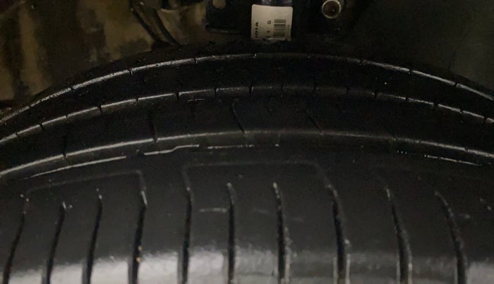 2015 Volkswagen Polo HIGHLINE1.2L, Petrol, Manual, 60,926 km, Right Front Tyre Tread