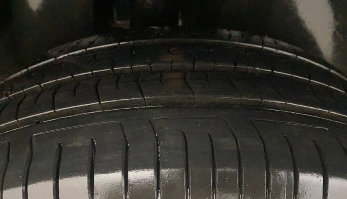 2015 Volkswagen Polo HIGHLINE1.2L, Petrol, Manual, 60,926 km, Right Rear Tyre Tread