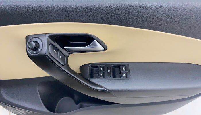 2015 Volkswagen Polo HIGHLINE1.2L, Petrol, Manual, 60,926 km, Driver Side Door Panels Control