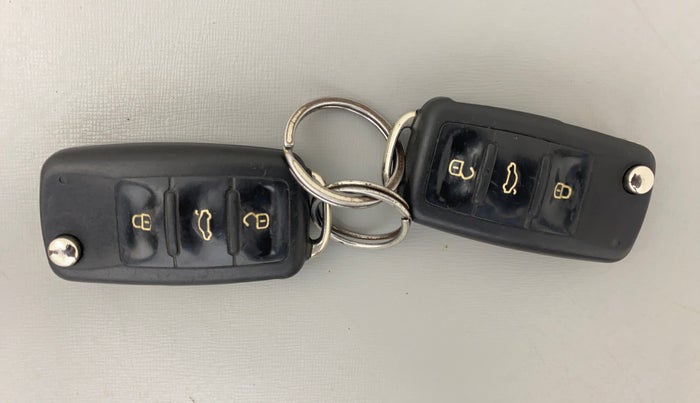 2015 Volkswagen Polo HIGHLINE1.2L, Petrol, Manual, 60,926 km, Key Close Up