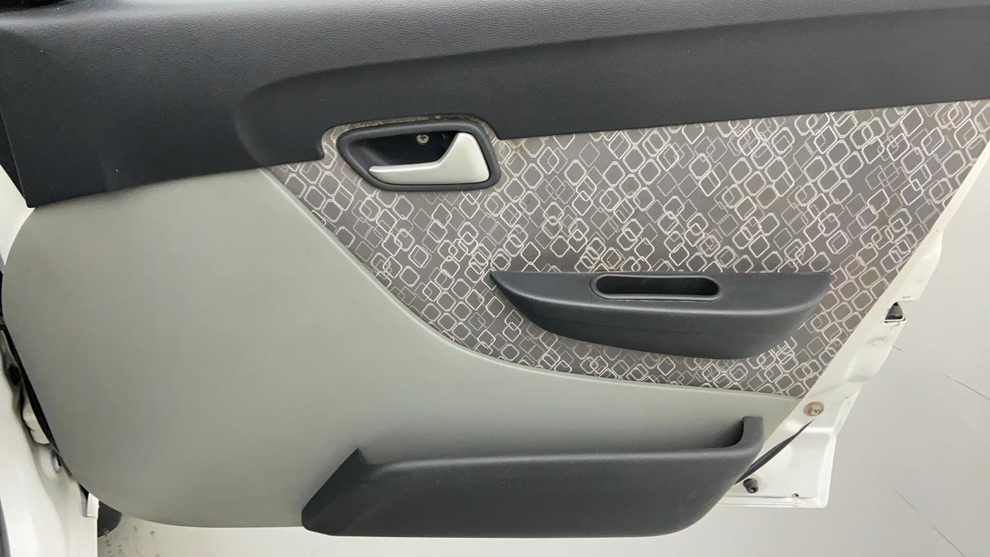 2017 Maruti Alto 800 LXI, Petrol, Manual, 42,931 km, Driver Side Door Panels Control