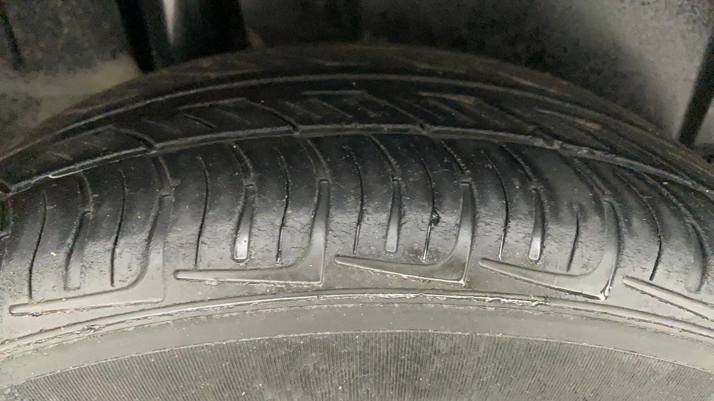 2014 Maruti Ertiga VXI ABS, Petrol, Manual, 41,634 km, Right Rear Tyre Tread