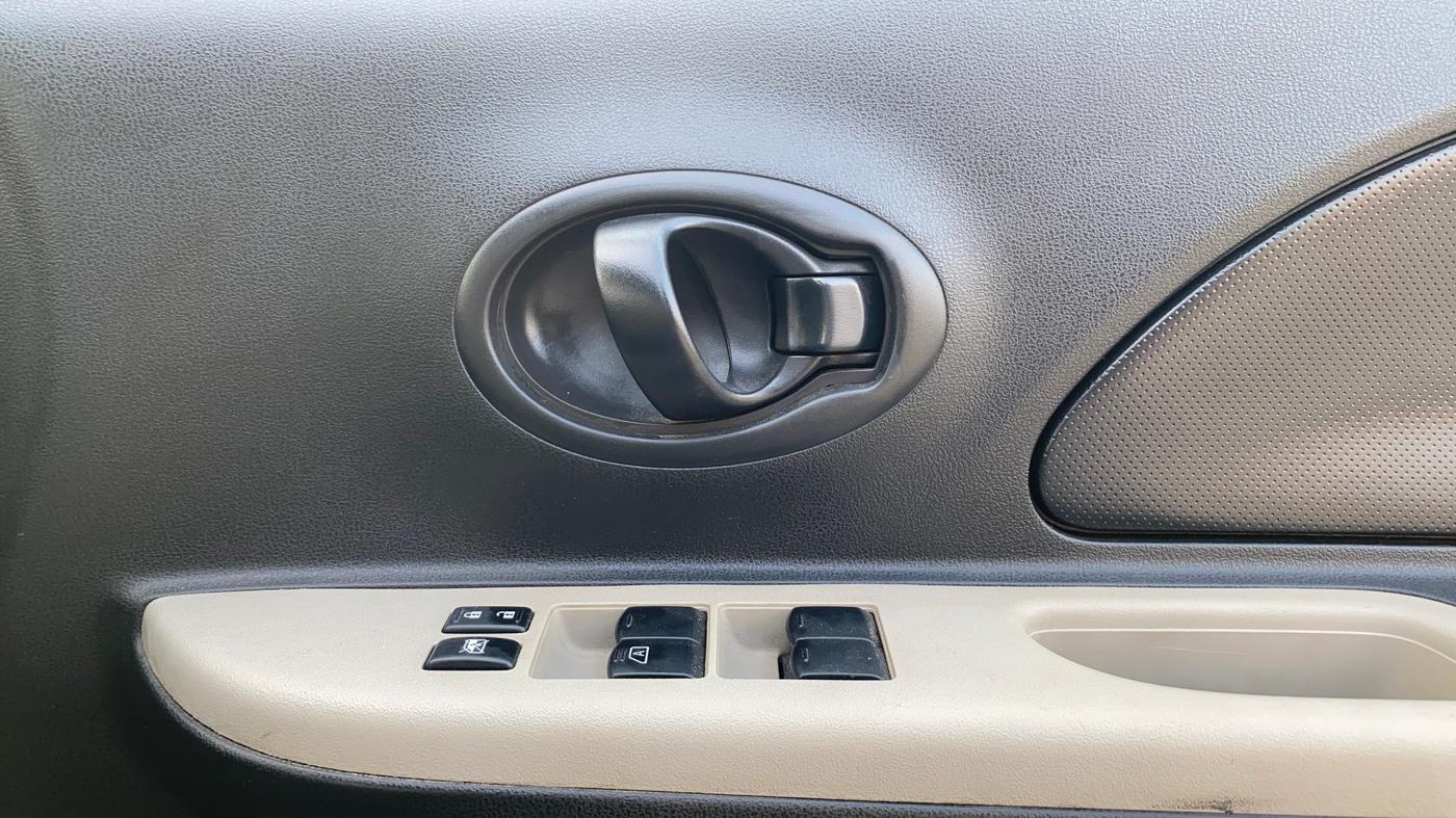 2015 Nissan Micra Active XV, Petrol, Manual, 33,490 km, Driver Side Door Panels Control