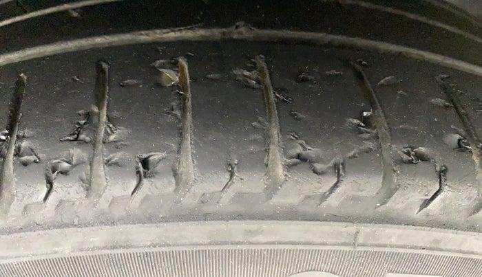 2020 Hyundai AURA SX PLUS 1.2 AMT, Petrol, Automatic, 88,367 km, Right Front Tyre Tread