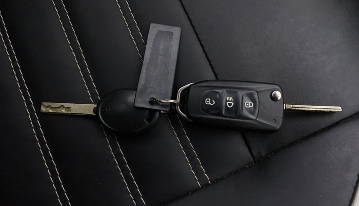 2022 Tata NEXON XZ PETROL, Petrol, Manual, 36,286 km, Key Close Up