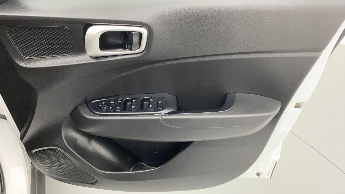 2020 Hyundai VENUE 1.5 SX CRDI MT, Diesel, Manual, 41,718 km, Driver Side Door Panels Controls