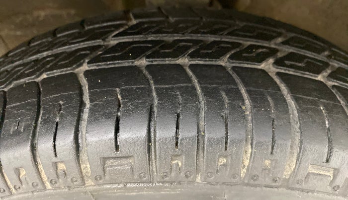 2014 Maruti OMNI E 8 STR, Petrol, Manual, 43,369 km, Right Front Tyre Tread