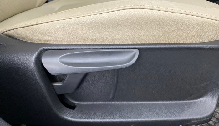 2018 Skoda Rapid STYLE 1.6 MPI MT, Petrol, Manual, 38,702 km, Driver Side Adjustment Panel