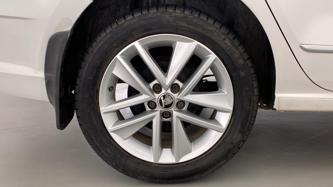 2018 Skoda Rapid STYLE 1.6 MPI MT, Petrol, Manual, 38,702 km, Right Rear Wheel