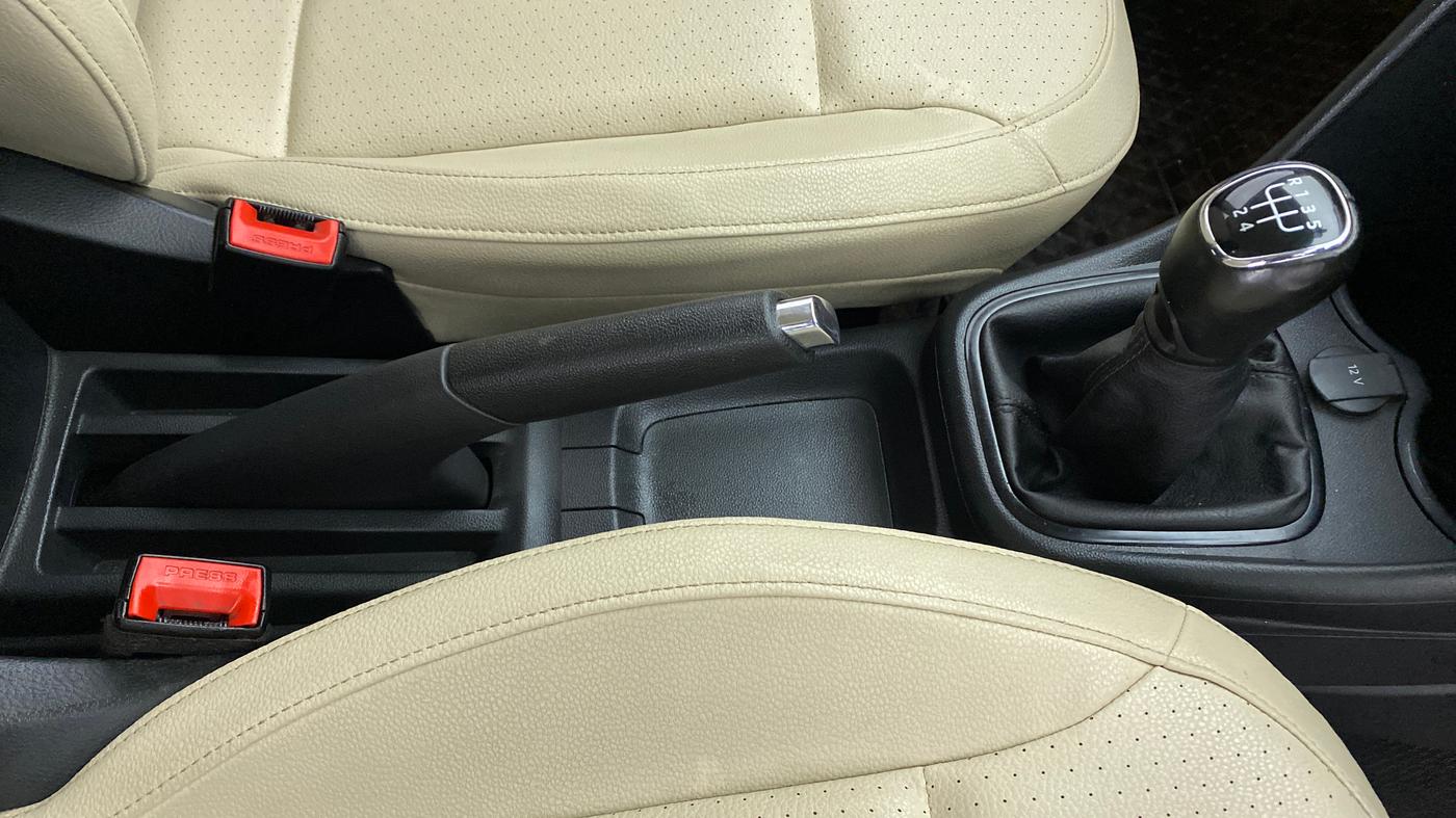2018 Skoda Rapid STYLE 1.6 MPI MT, Petrol, Manual, 38,702 km, Gear Lever