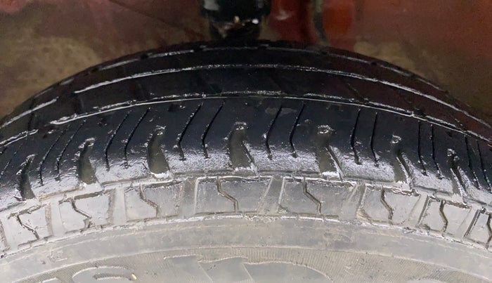 2010 Maruti Alto LXI, Petrol, Manual, 29,681 km, Left Front Tyre Tread