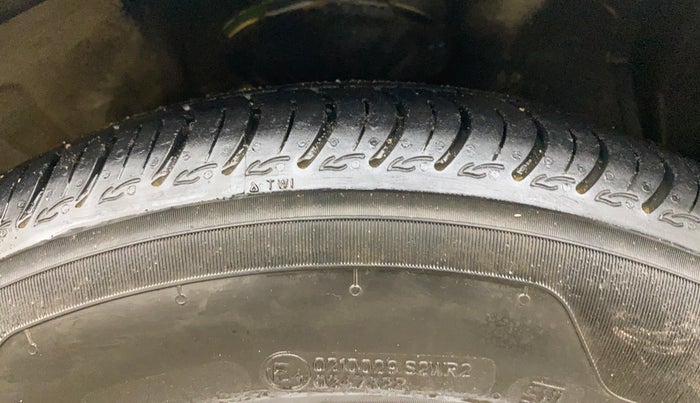 2014 Maruti Celerio VXI, Petrol, Manual, 1,26,121 km, Right Front Tyre Tread