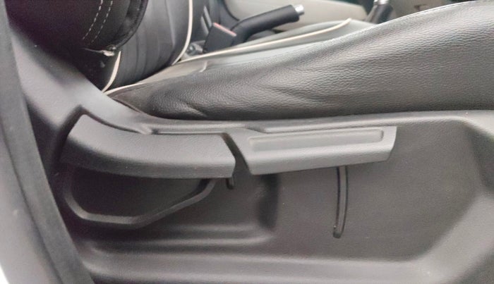 2023 Hyundai VENUE SX 1.2 PETROL, Petrol, Manual, 10,757 km, Driver Side Adjustment Panel